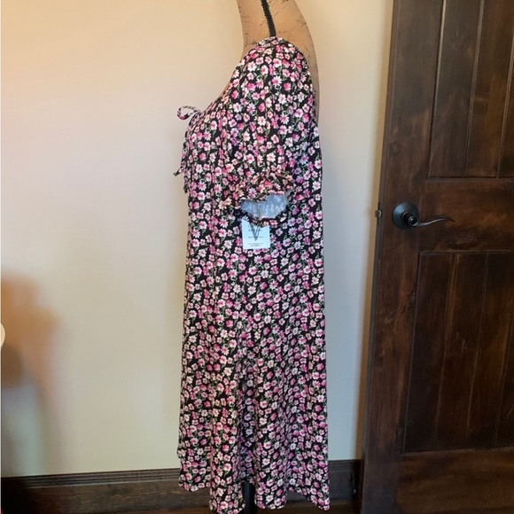 LAST ONE! Darling floral dress-New with tag! - Picture 3 of 5